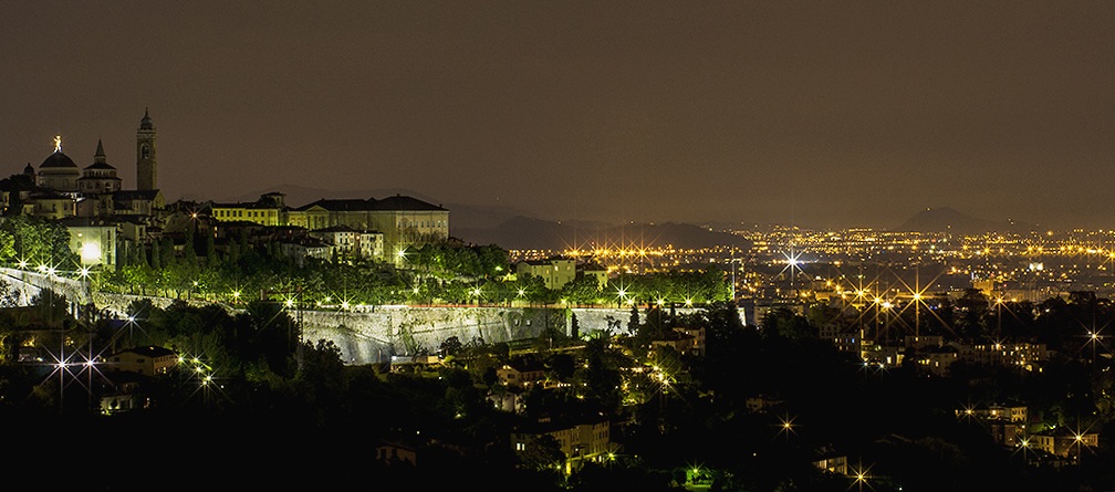 citta alta by night