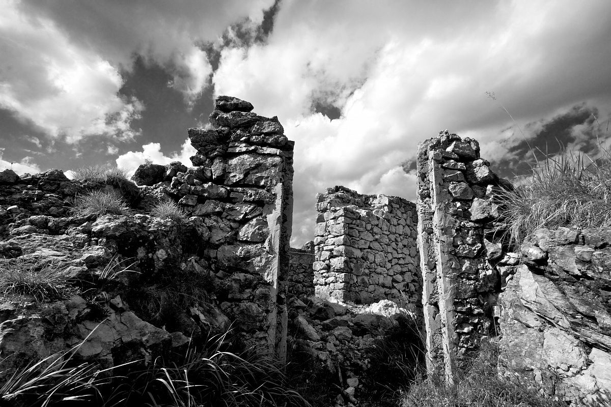 rudere sul Bec d'Aial