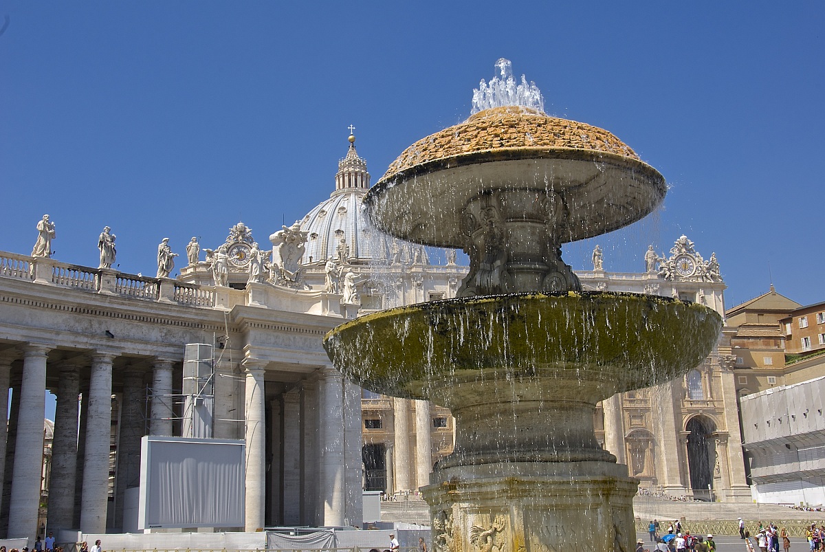 Roma Mia, fontana in piazza San Pietro