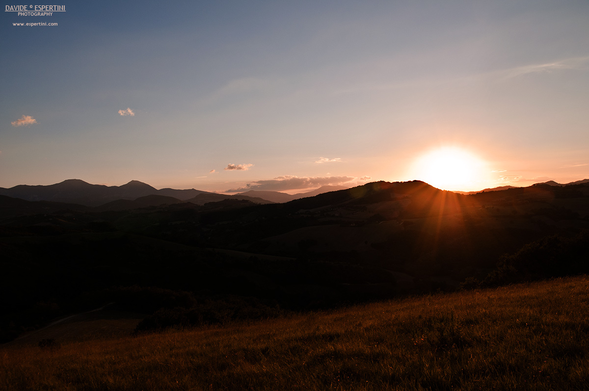 Tramonto tra i monti della Tenuta San Settimio