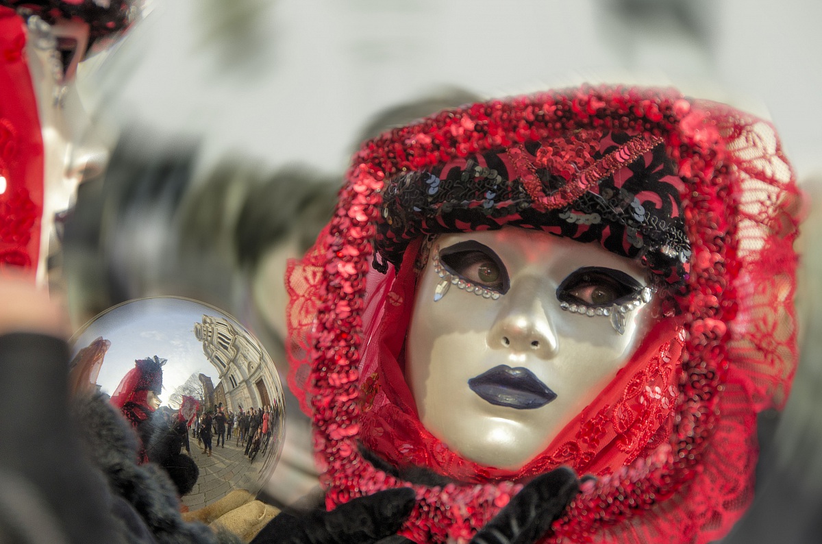 Maschera, Sfera, Specchio