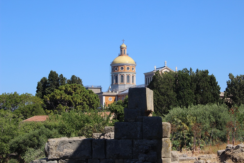 Santuario di Tindari con scavi archeologici