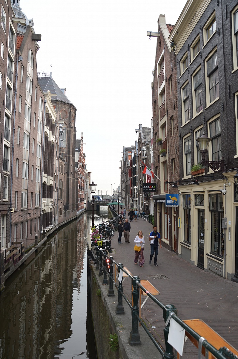 canals in the center. (4)