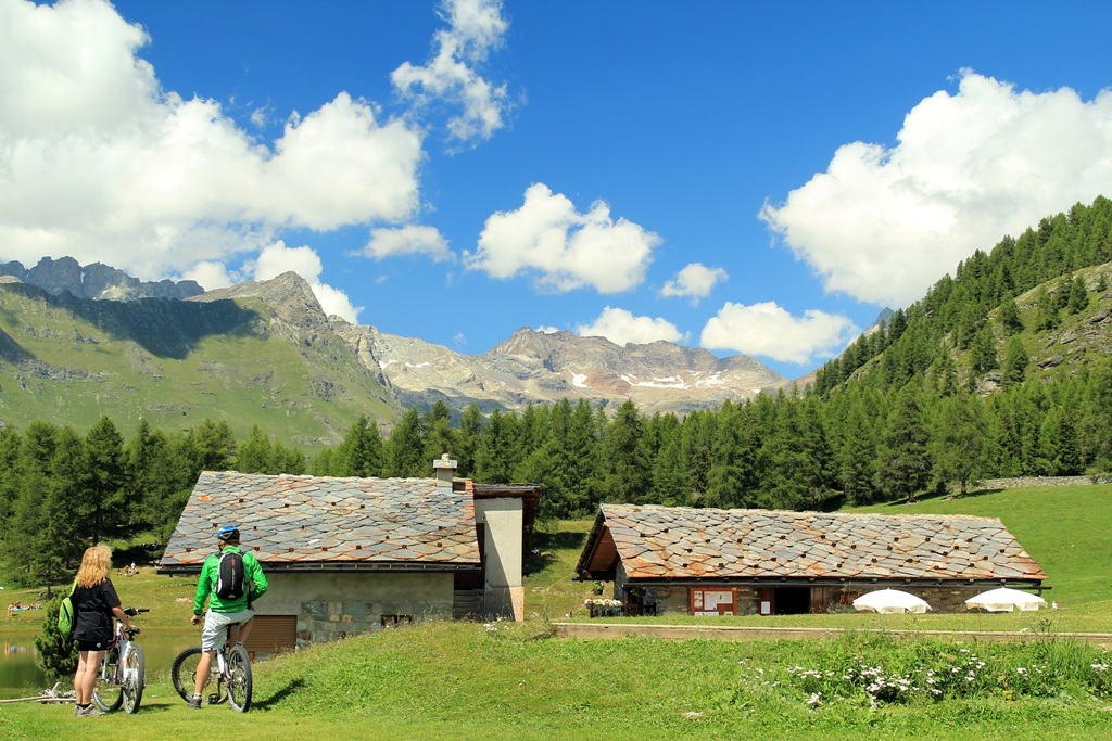 The huts in Chamois