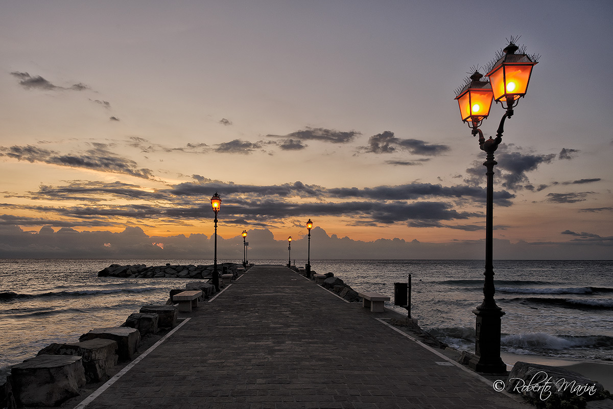 alba sul molo di Laigueglia