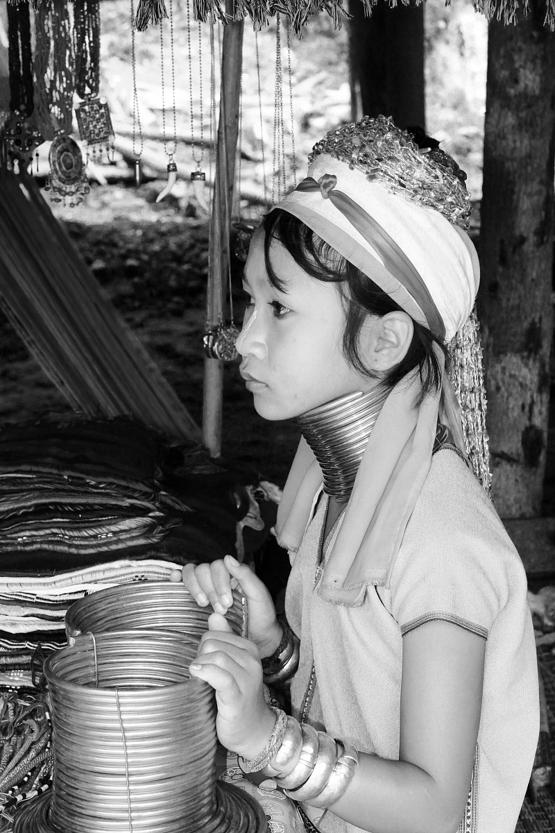 Karen dal collo lungo