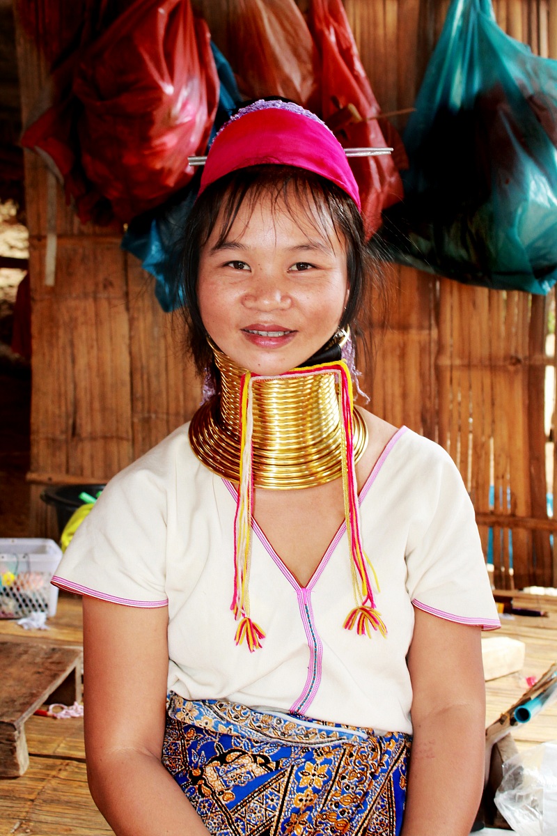 Karen dal collo lungo