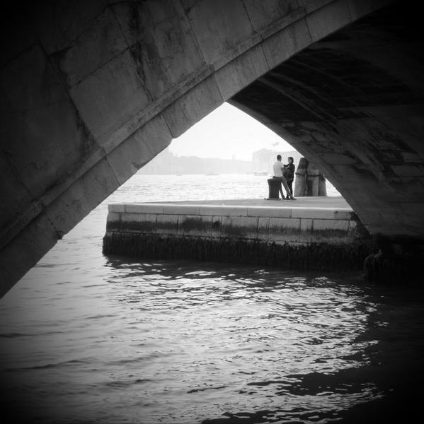 Sous le pont