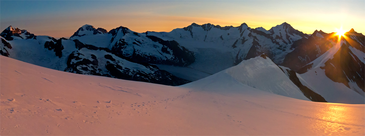 Here comes the sun rising all'Aletschhorn