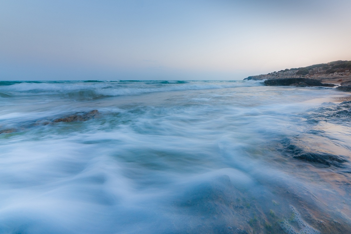 The force of the sea ..