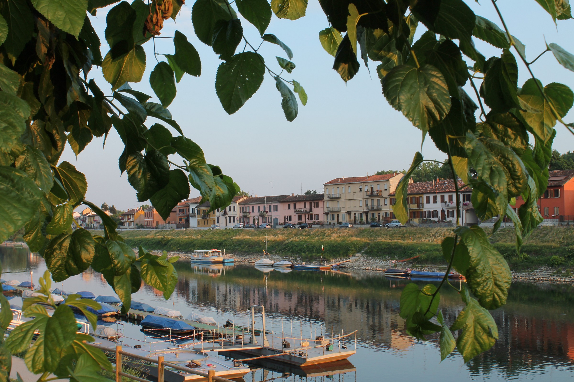 Borgo incorniciato (Pavia)