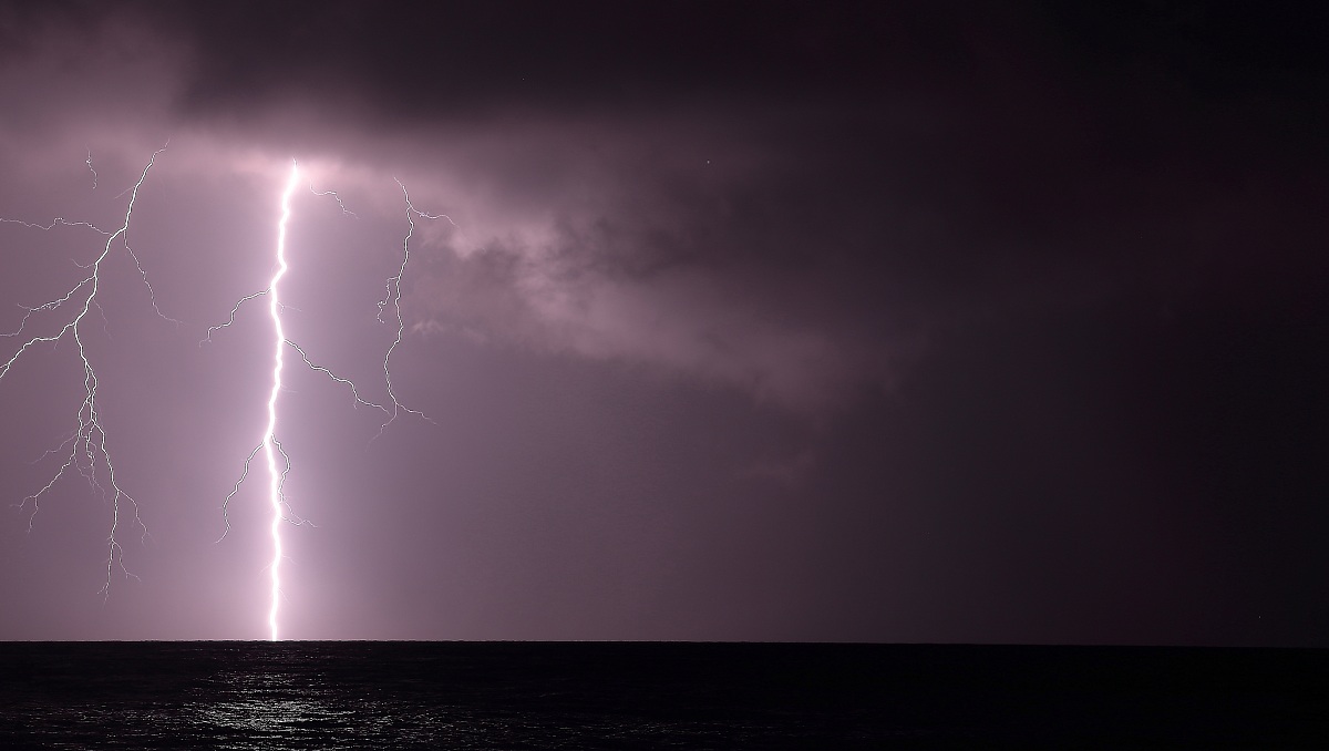 fulmini sul mare di ostuni