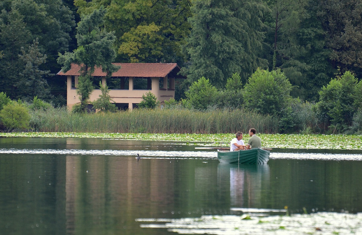 Fishermen in boat at Alserio