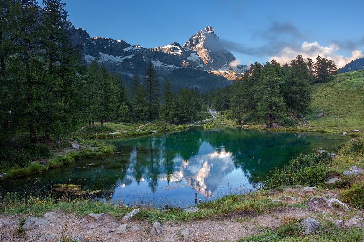 Cervino, tramonto sul lago blu