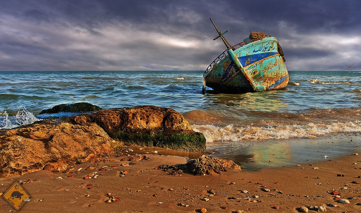 Abandoned boat. Landing run.