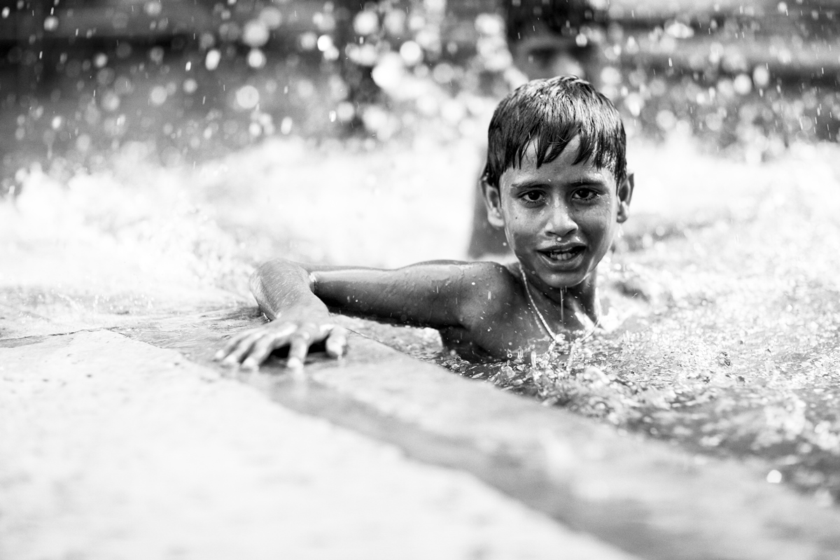 Water game in Galta temple