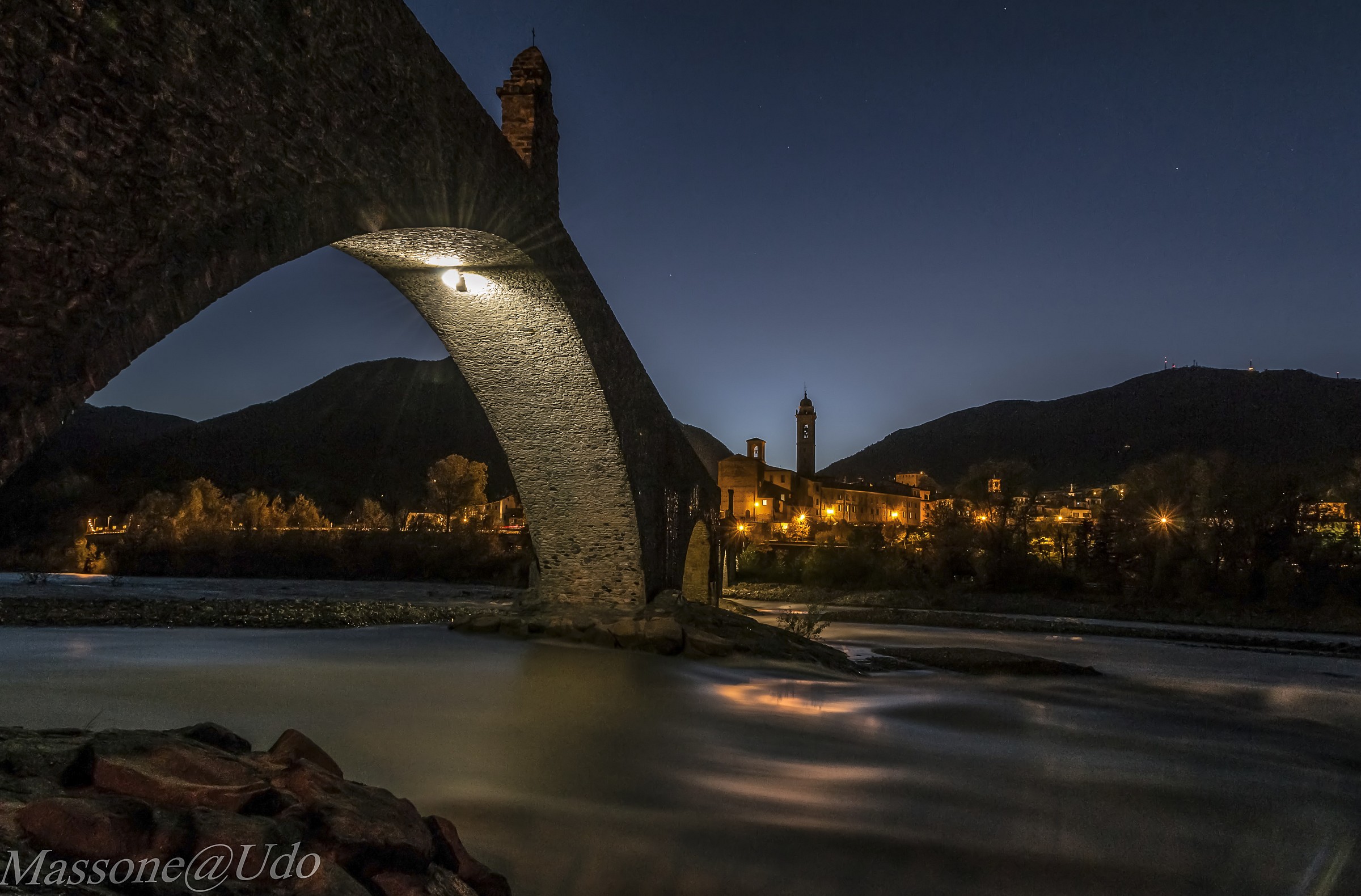 Ponte del Diavolo in notturna.