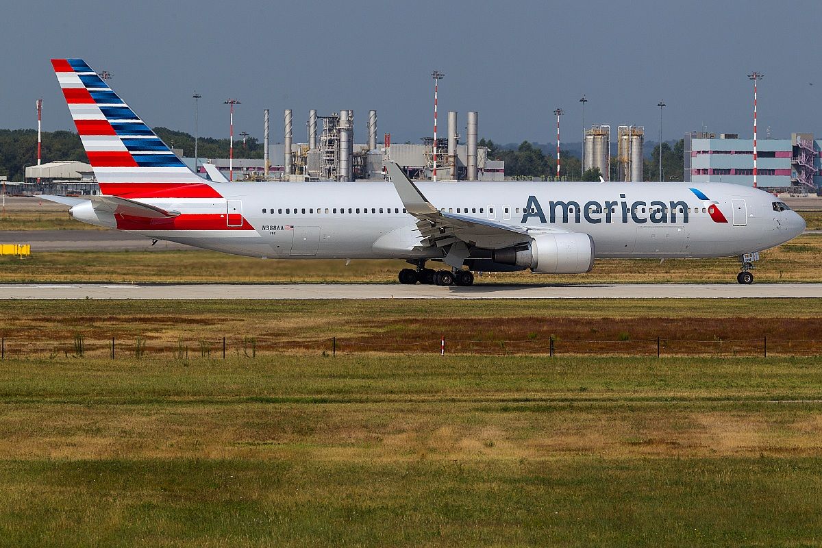 Boeing 767 AA al take off