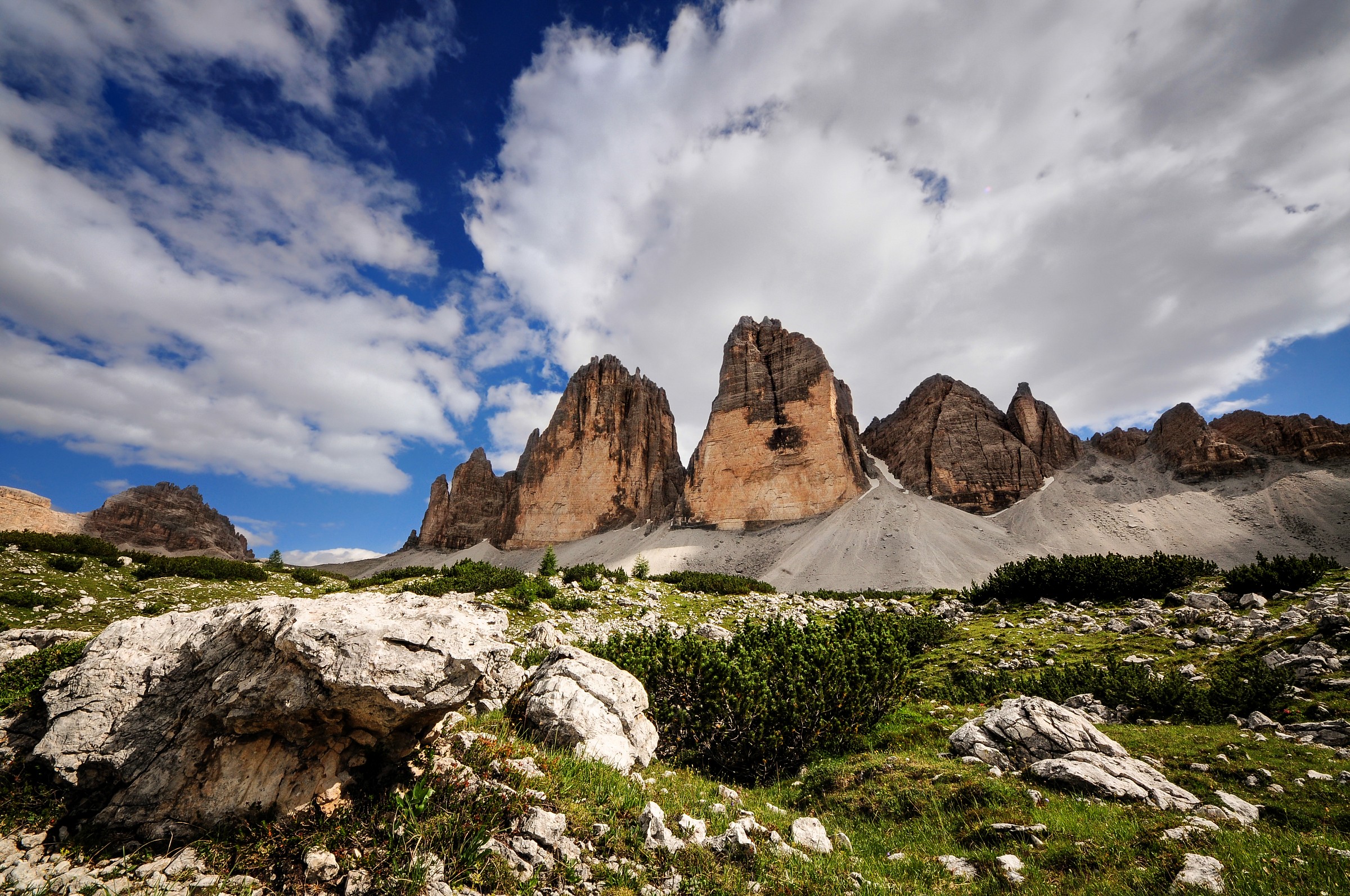 Three peaks with 8-16