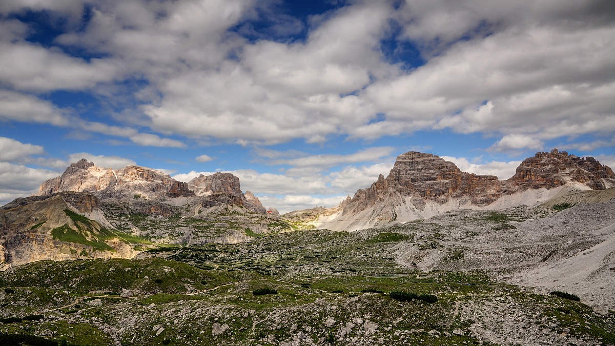 A red dot ...... ref. Locatelli