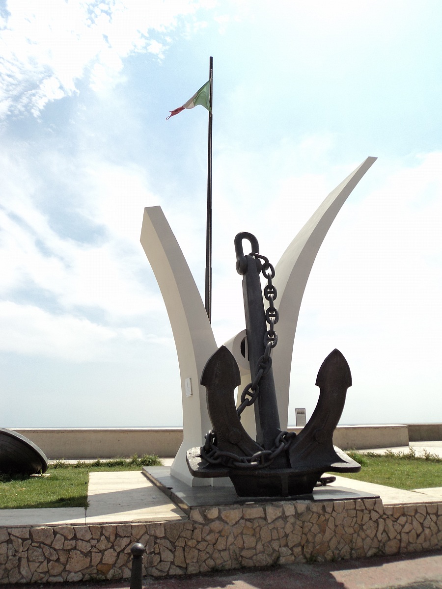 L'Ancora - Monument to the Fallen of the Sea