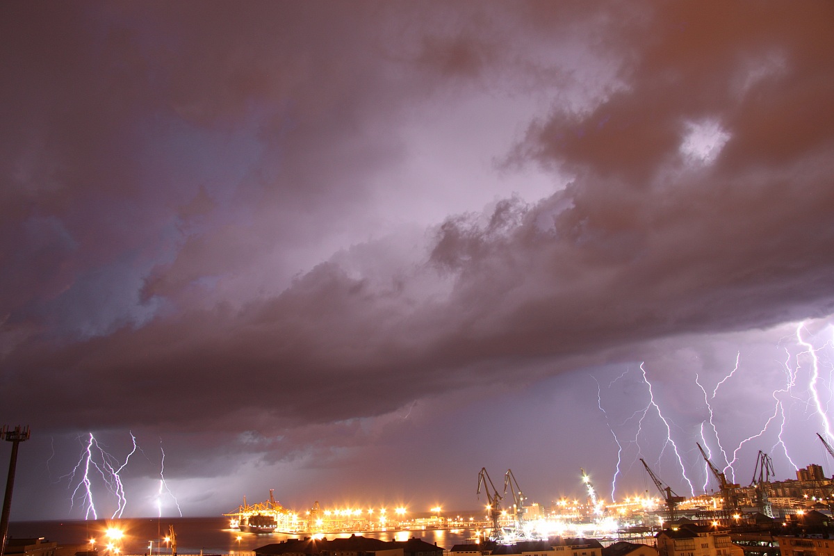 Trieste Molo VII - union of 8 shots