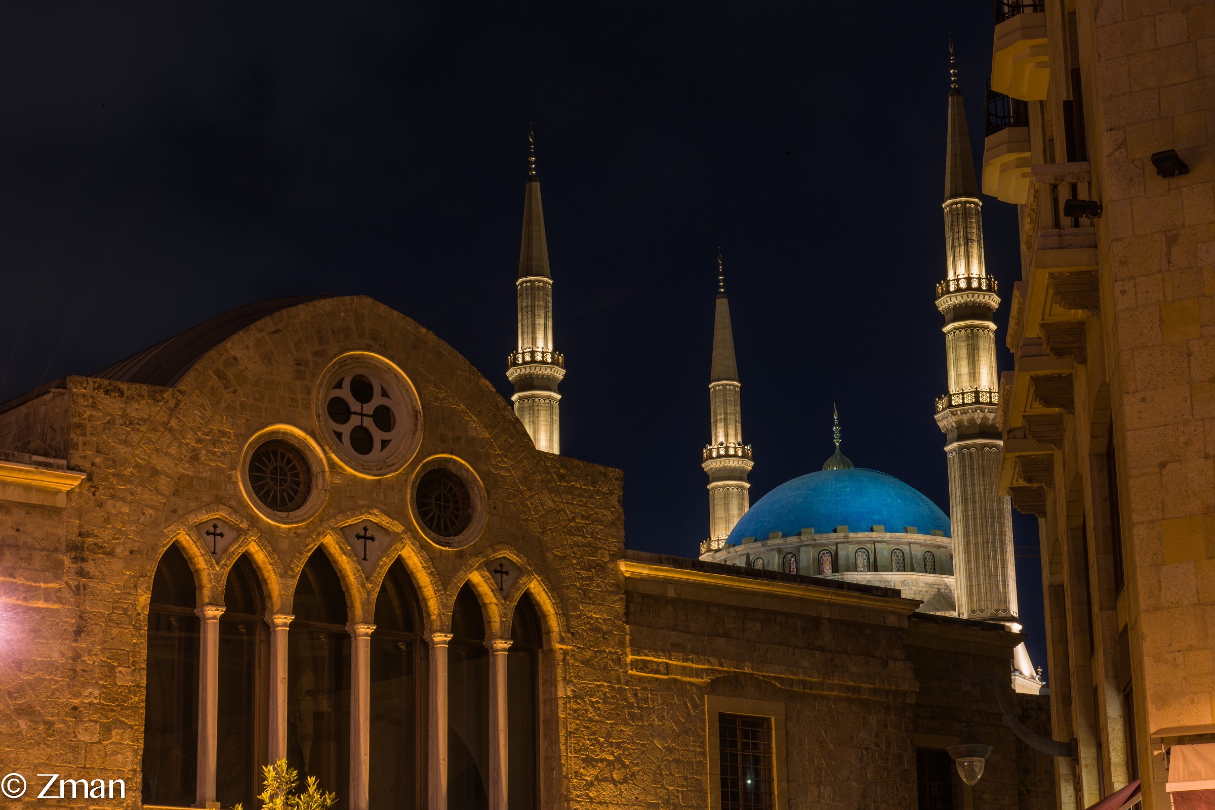 La Chiesa e la mano Moschea a mano