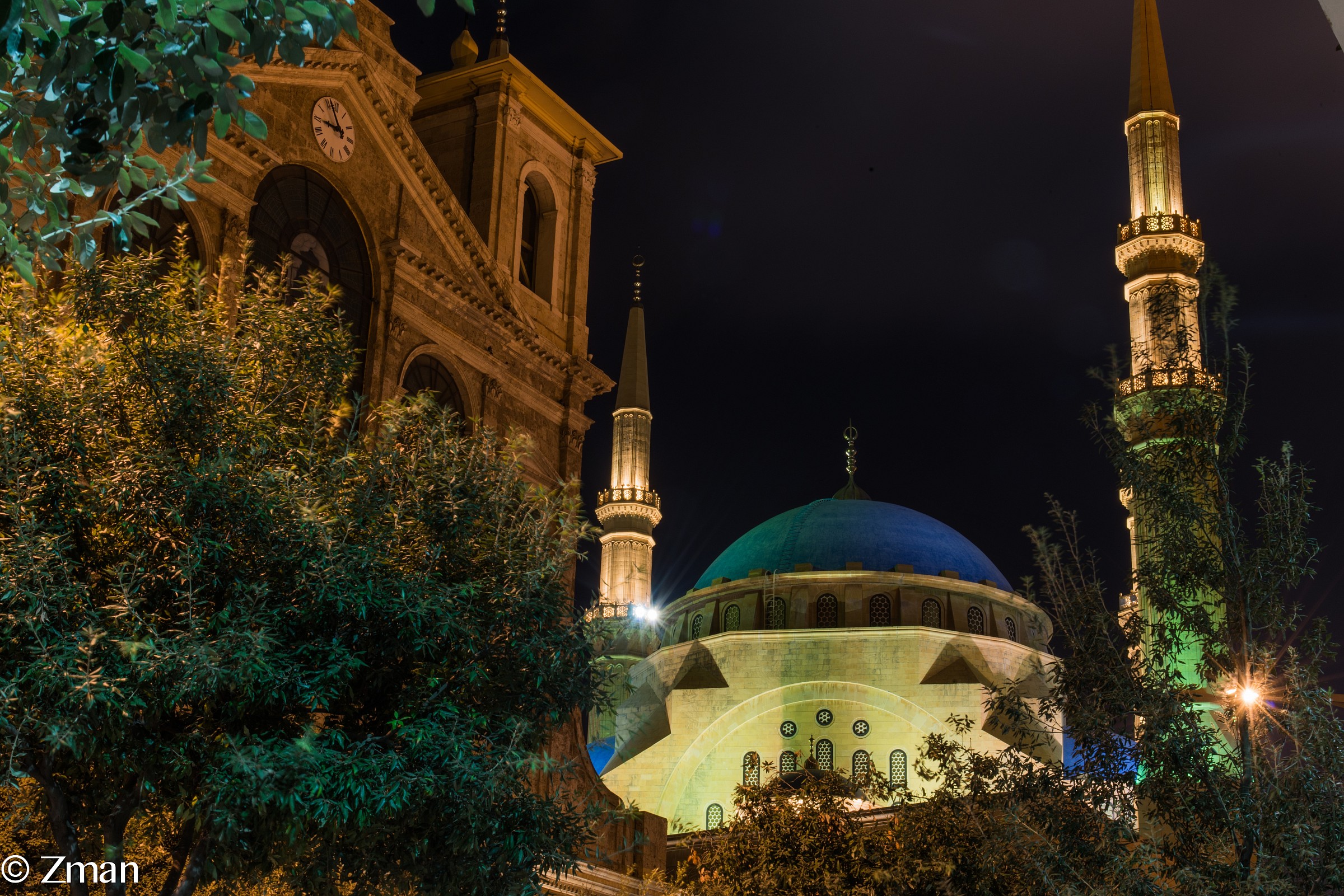 La Chiesa e la mano Moschea a mano