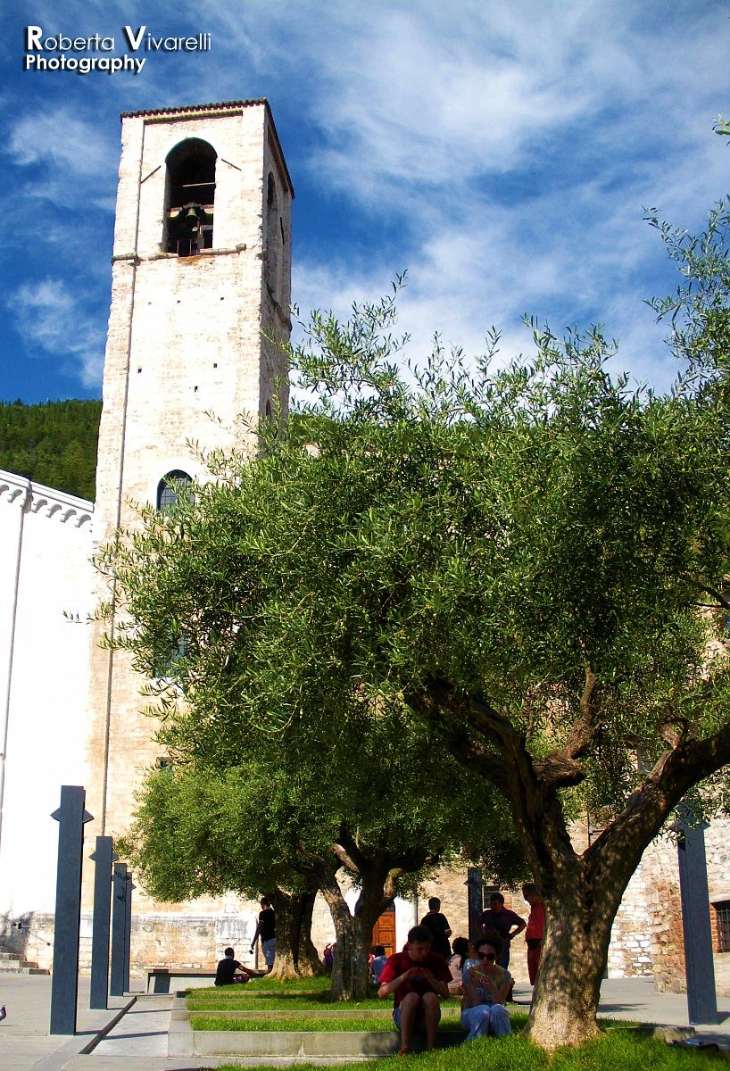 Chiesa di San Giovanni e piazzetta degli ulivi, Gubbio.