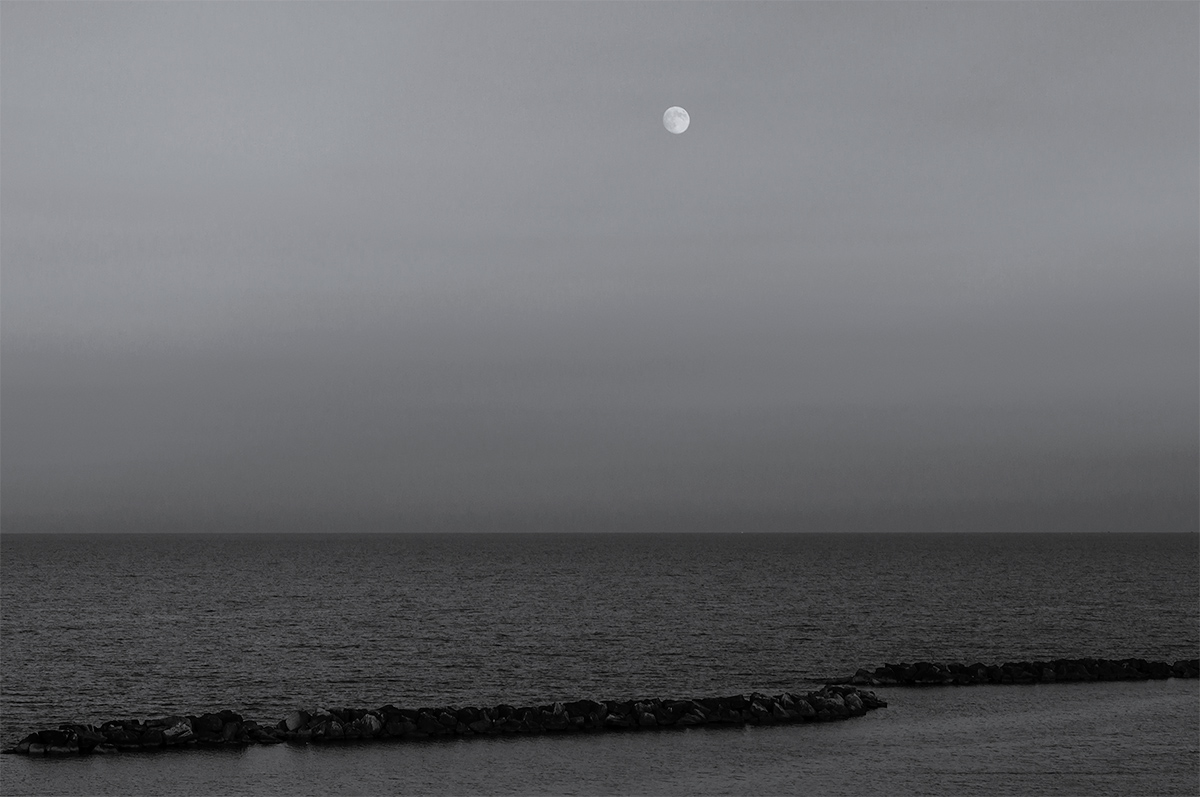 Silence is the blue hour