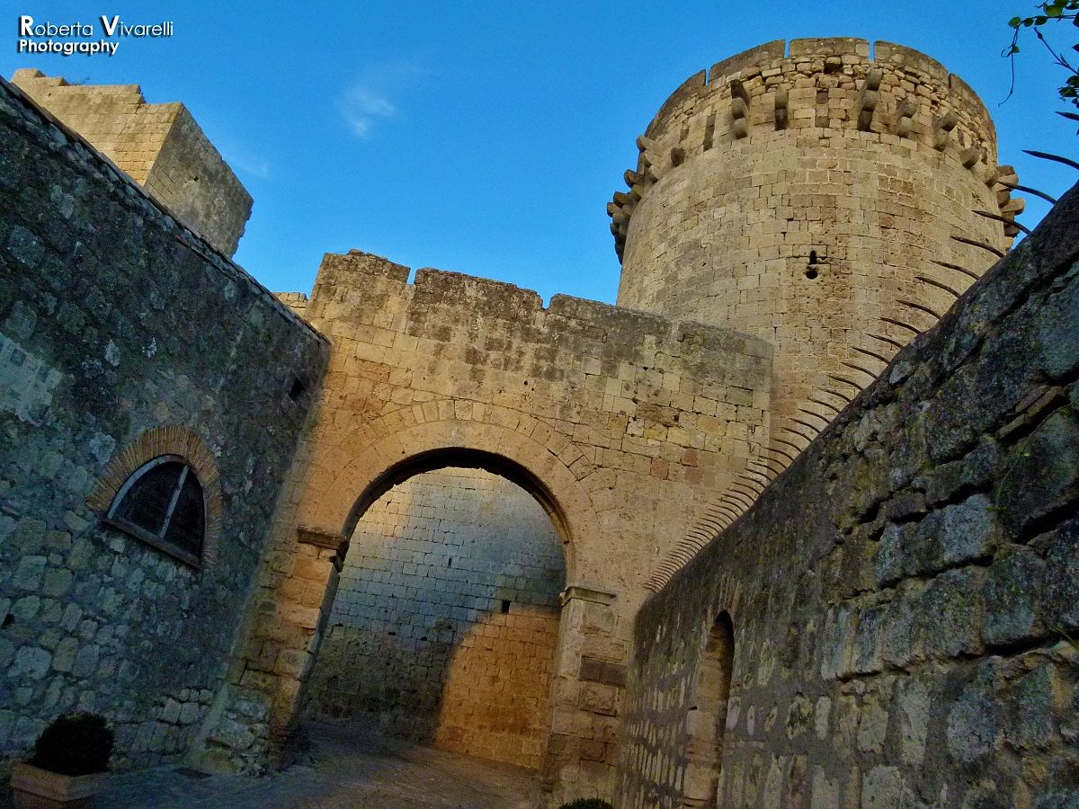 Porte di Santa Maria in Castello.