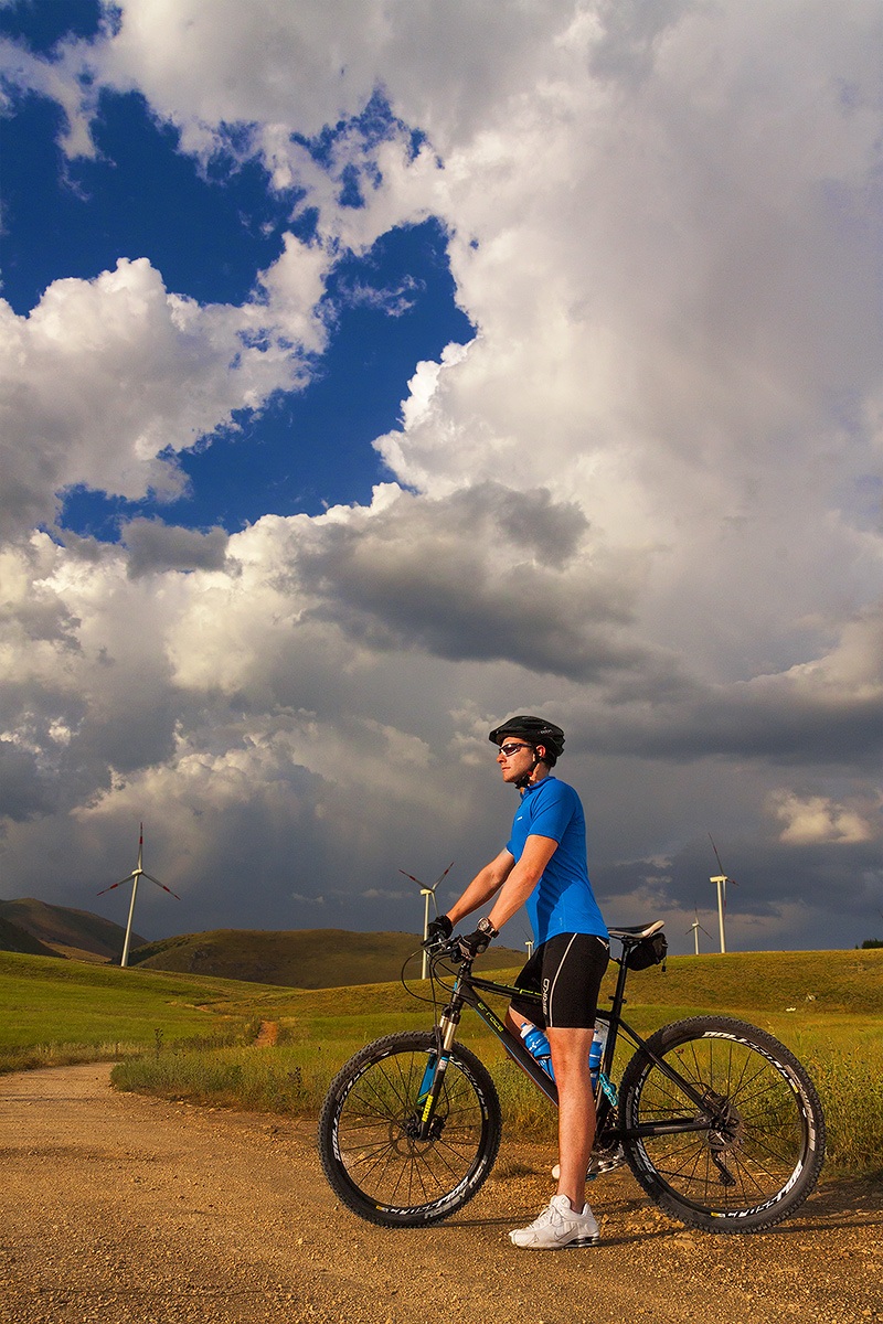 Mountain Bike e Pale Eoliche