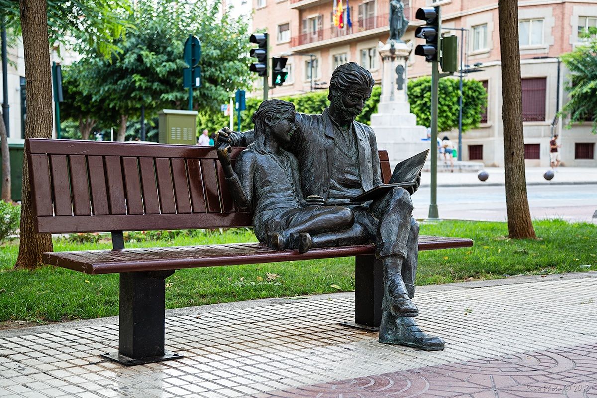 Castillon De La Plana - Sculture in strada