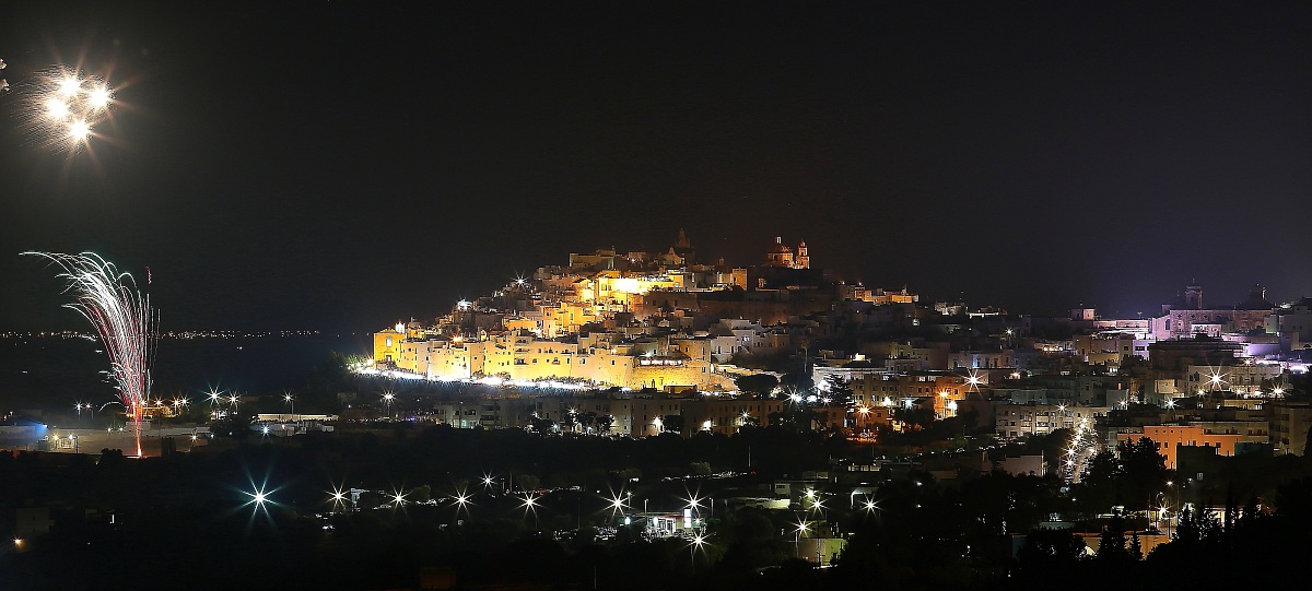 fuochi nella notte ad ostuni