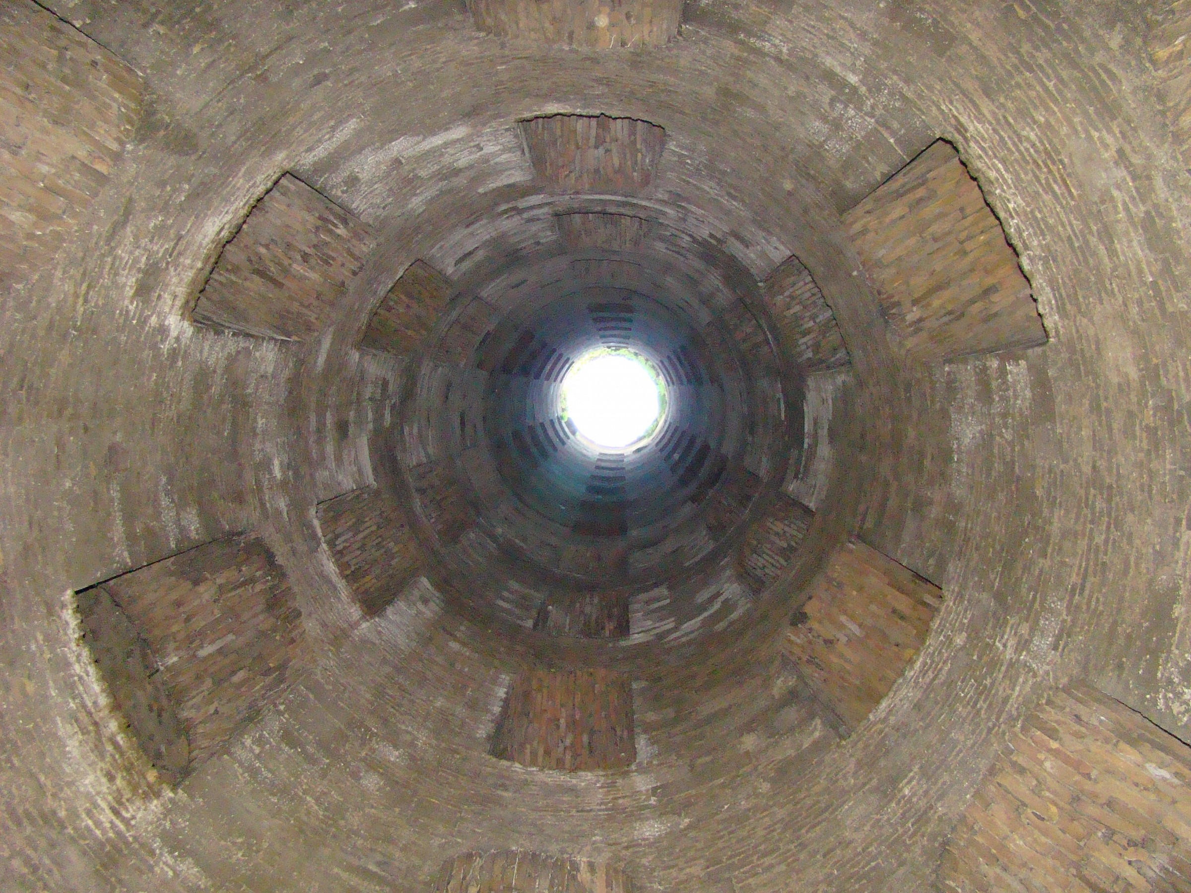 La luce in cima al pozzo