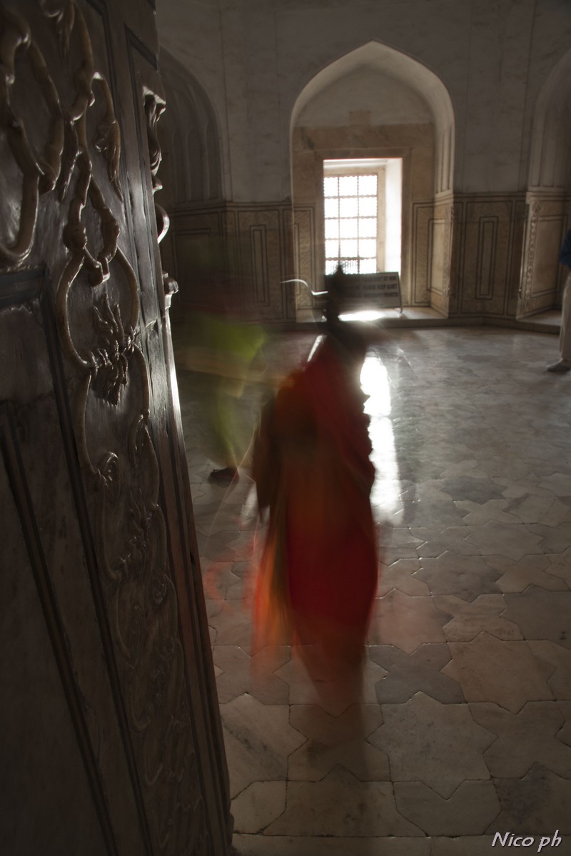 Lost souls in the Taj