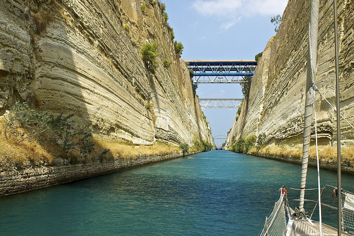 Attraversando il canale di Corinto