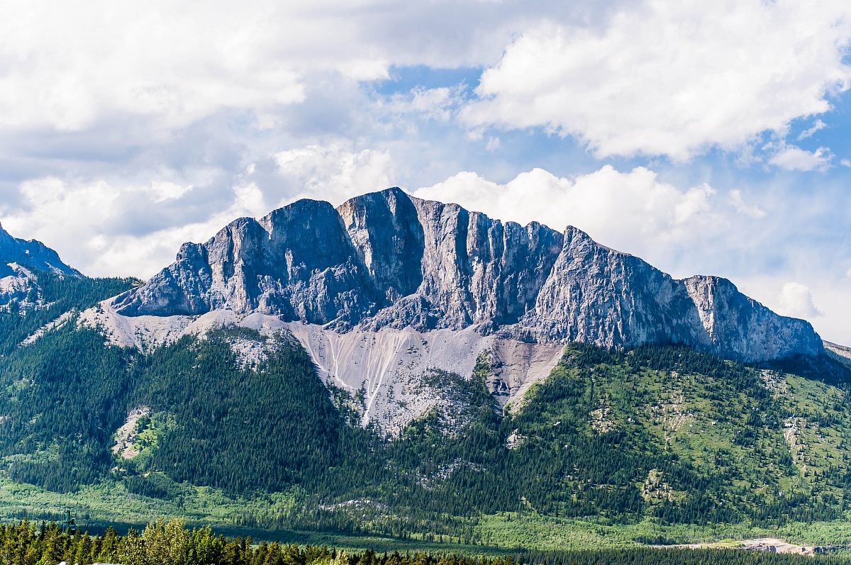 Yamnuska Mountain Banff
