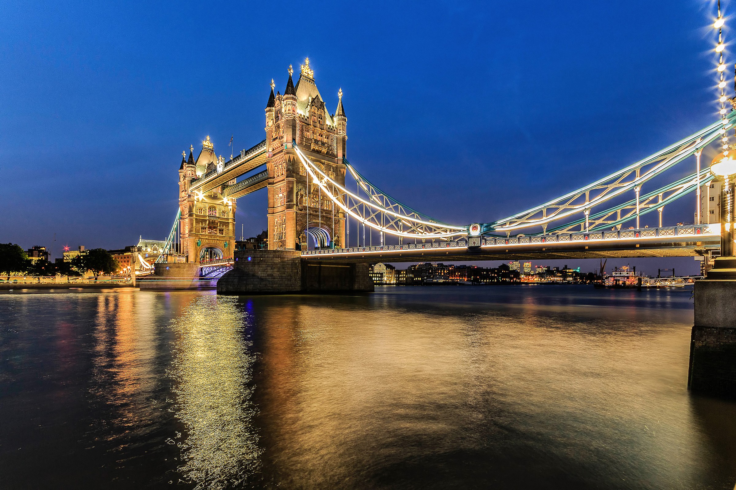 london bridge after sunset