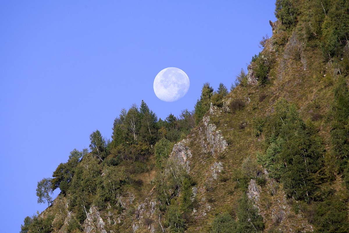 Spunta la luna dal monte...