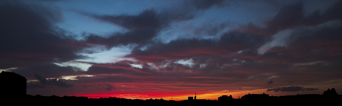 Tramonto dalla finestra di casa