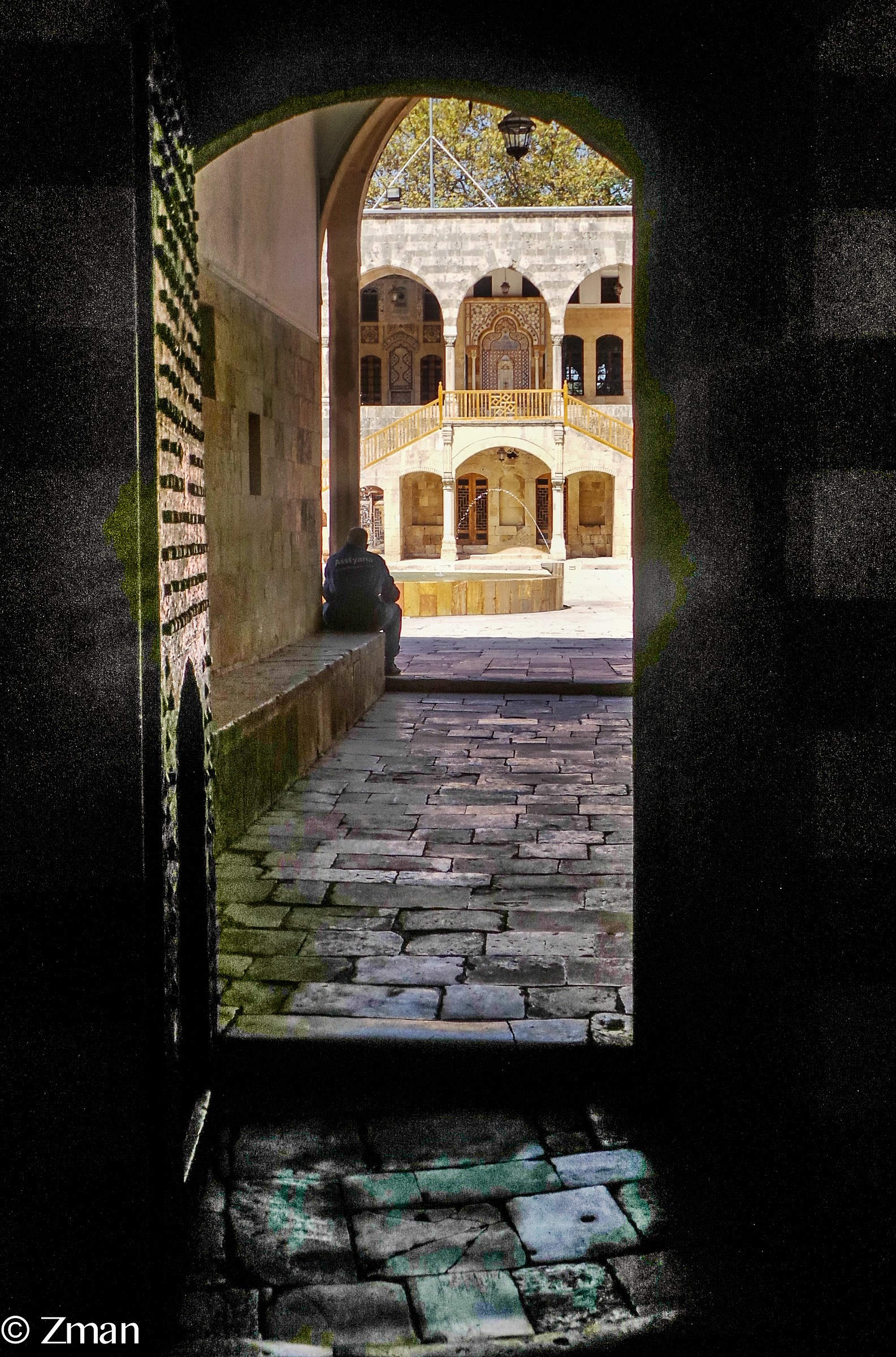 I visitatori all'ingresso del Palazzo