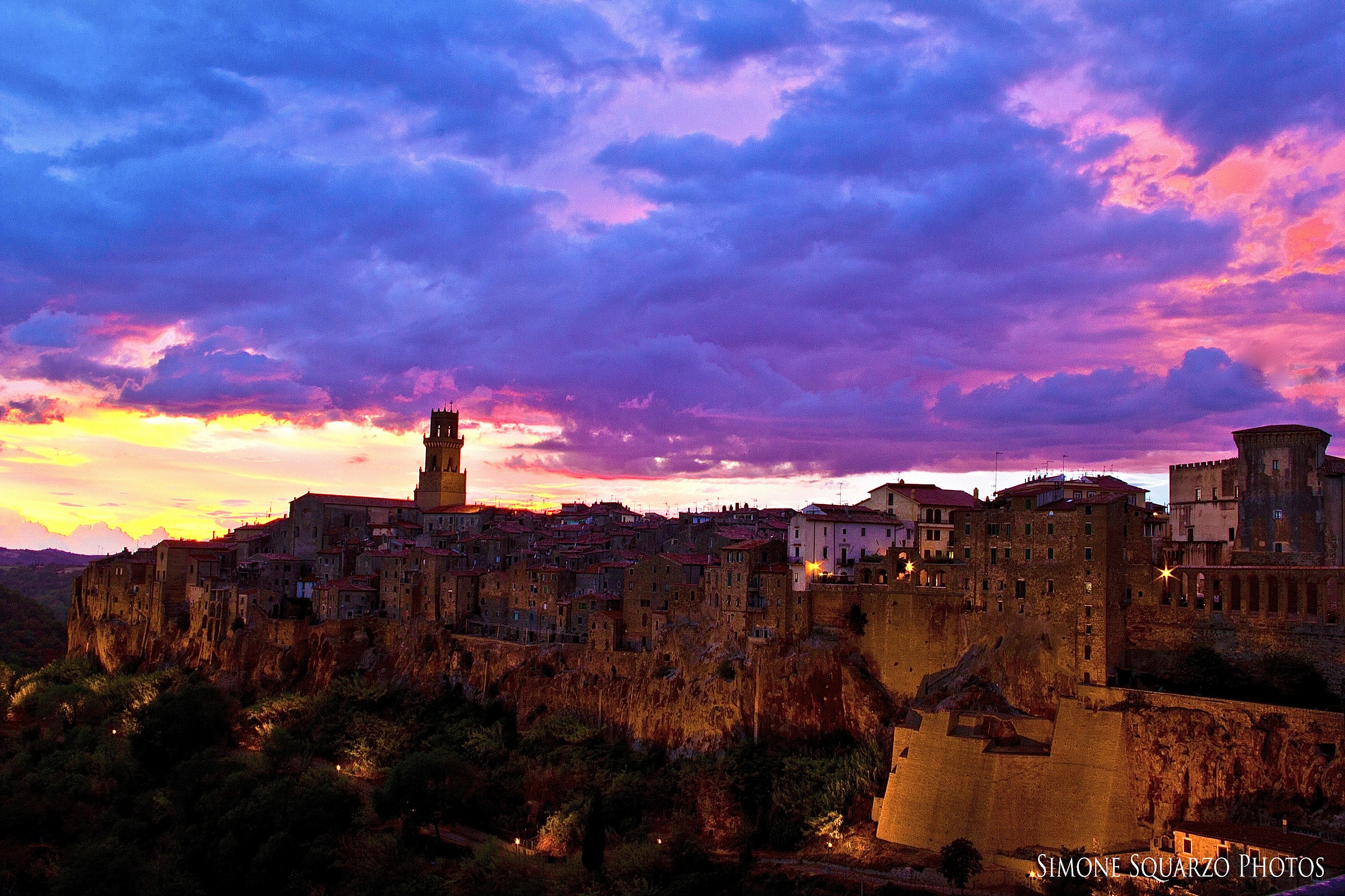 Tramonto su Pitigliano