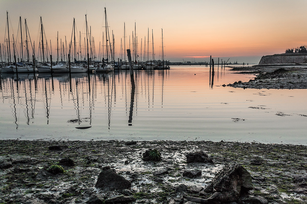 Sottomarina - darsena al tramonto