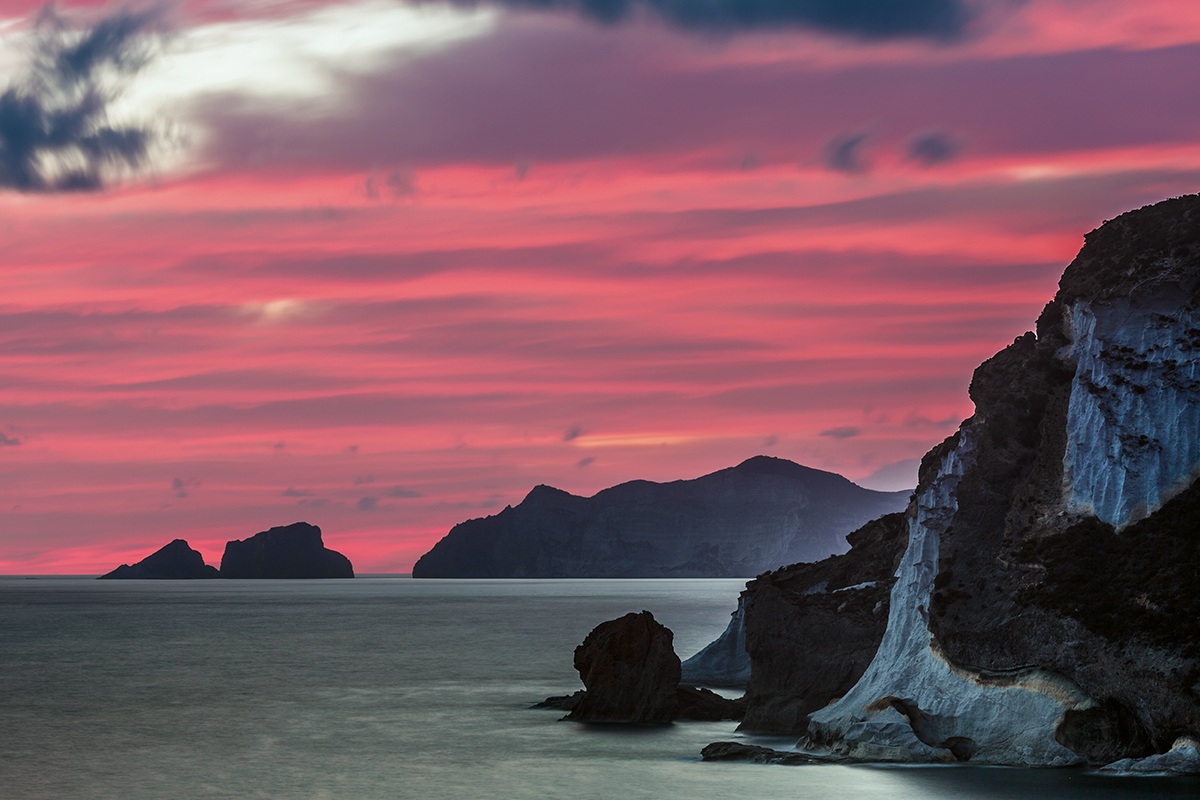 Palmarola behind Chiaia di Luna