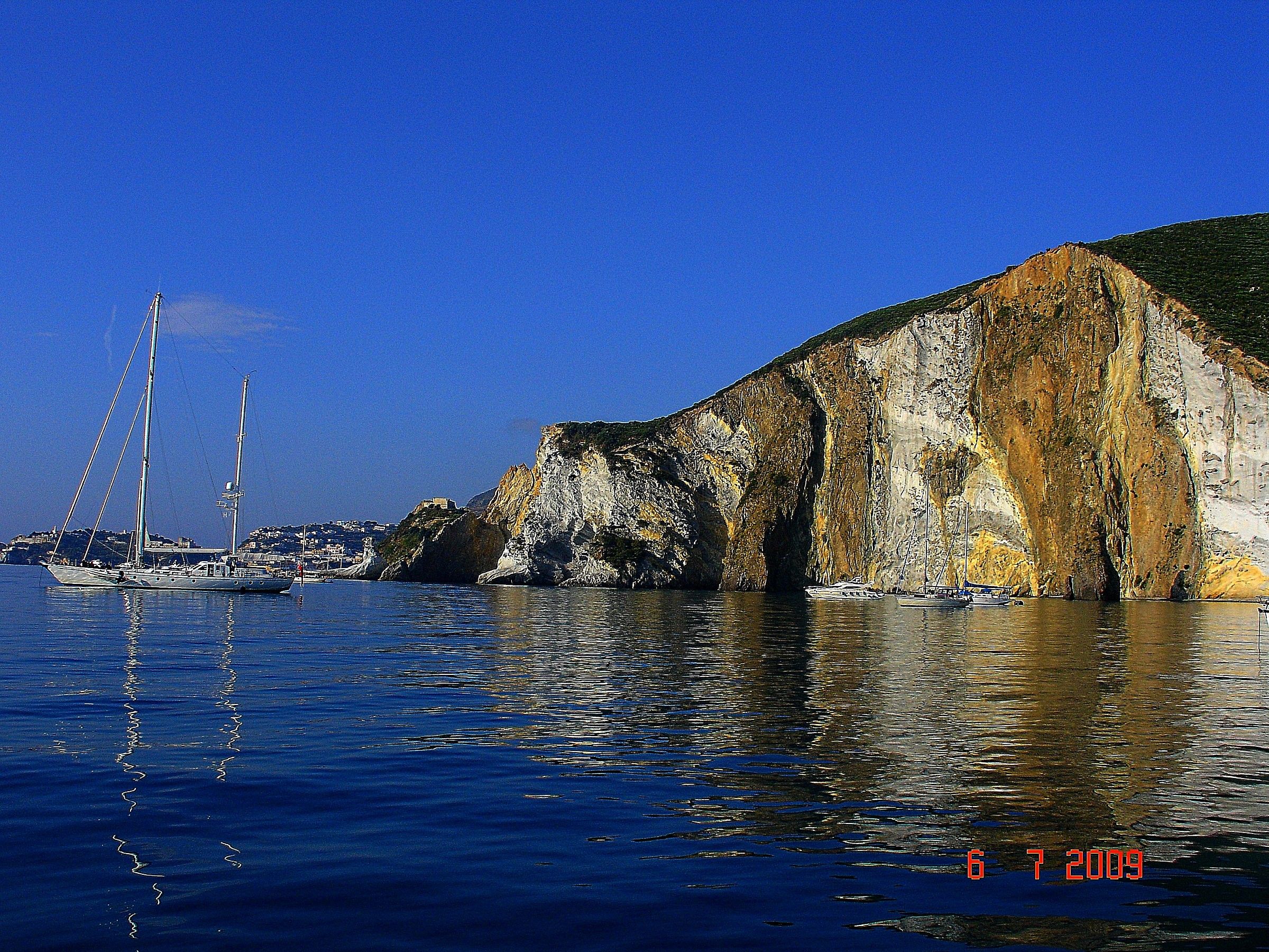 The naked woman or the heart that bleeds (Island of Ponza)