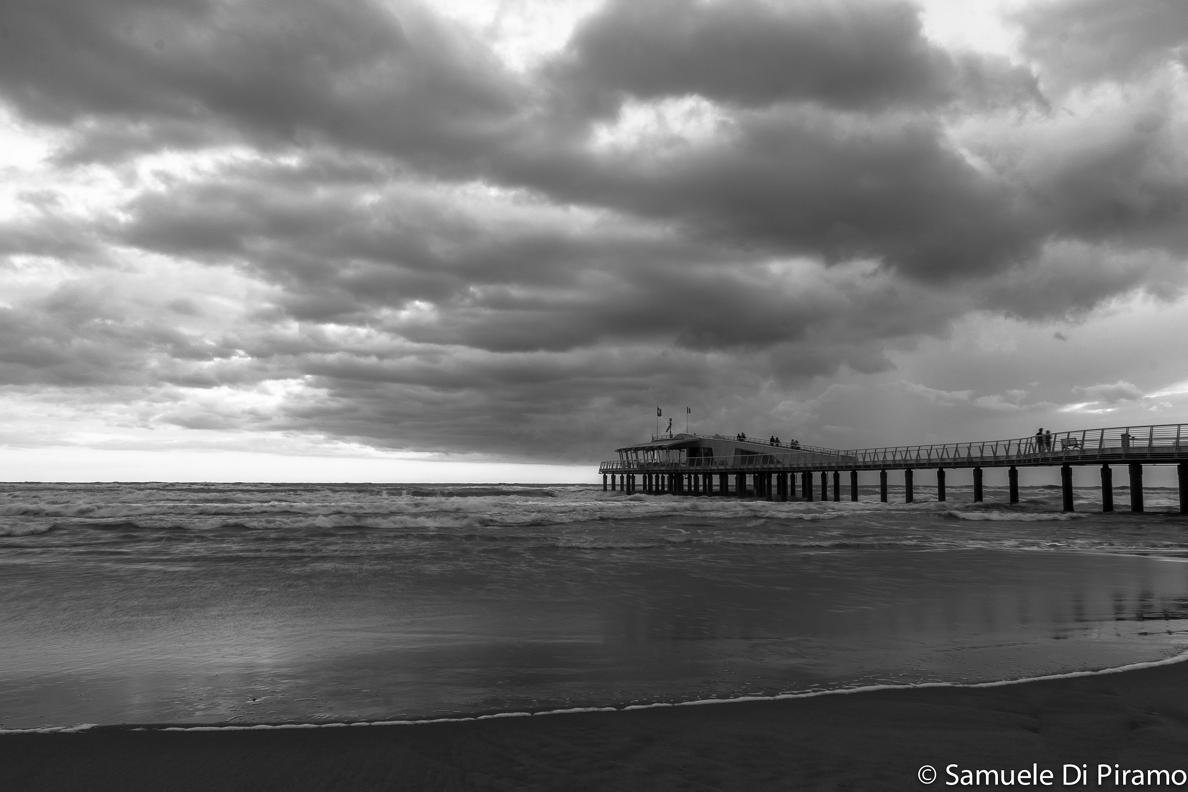 Waiting the storm ....