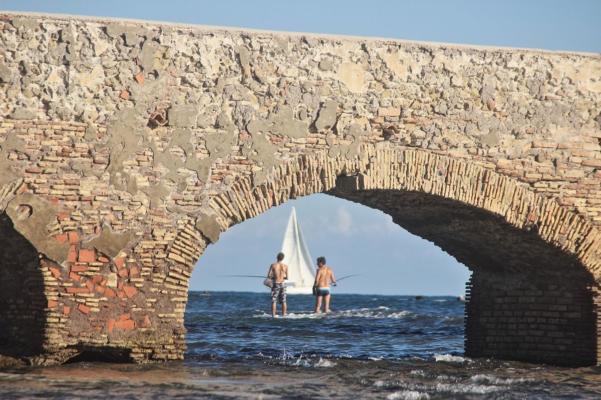Arc with fishermen sailing ship