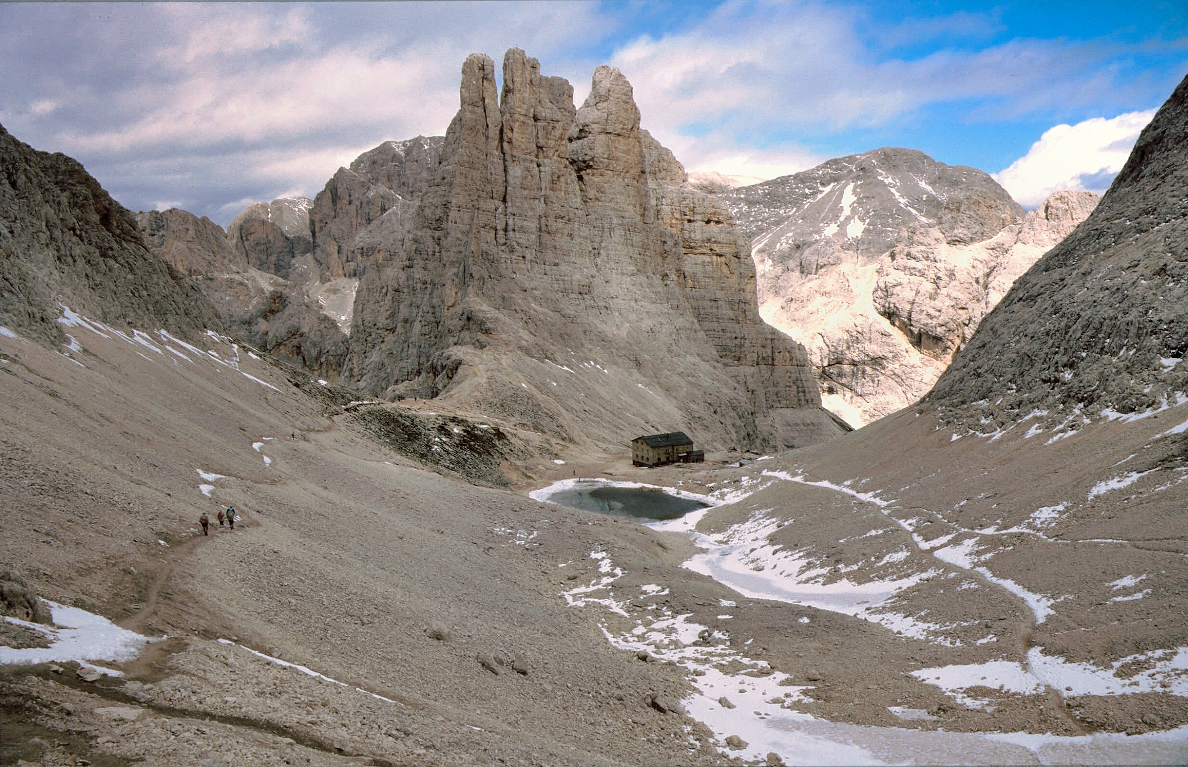 Torri del Vajolet dal Passo Santner (2741 m.) - 1985