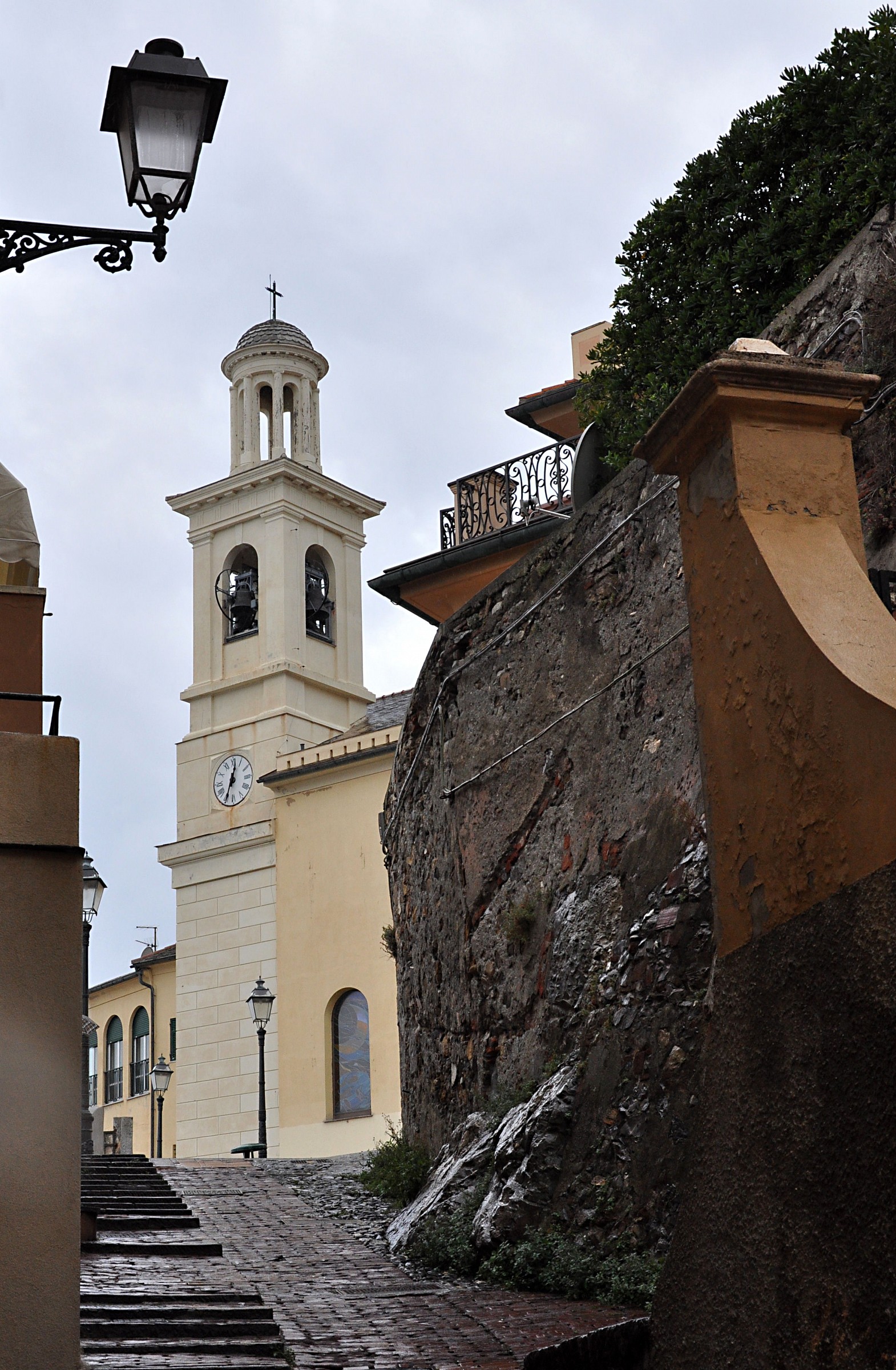 It's raining, let's go home